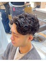 グルーマーズトウキョウ(GROOMER/S TOKYO)&nbsp;ラルフカール　ニュアンスパーマ　センターパート　メンズパーマ