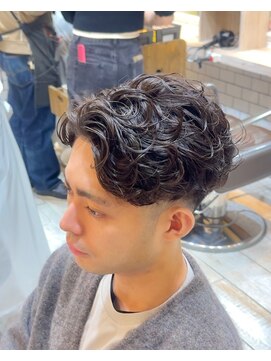グルーマーズトウキョウ(GROOMER/S TOKYO) ラルフカール　ニュアンスパーマ　センターパート　メンズパーマ