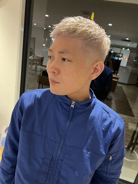 アンソメット 筑後店(UN SOMMET) フェードカット ブロンドカラー