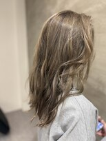 レンネ(Renee)&nbsp;色気顔周りレイヤー×ミルクティーベージュ