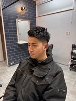 コロレ(COLORE)&nbsp;メンズ刈り上げ×アップバングでキリッと爽やかスタイル