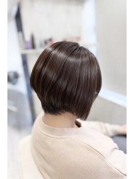 縮毛矯正毛でも艶が出る大人ショートボブ