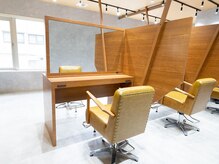 ブレス 横浜(bless)の雰囲気(各席仕切りがあるのでお隣を気にせずお過ごしいただけます♪)