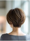 立体丸みショートハイライト　40代50代おすすめスタイル