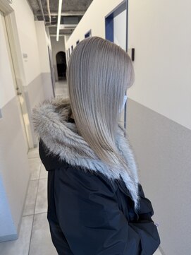 サロウィン 広島(SALOWIN) °ブリーチ2～3回　ホワイトベージュ°