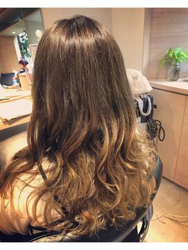 ヘアアンドスパ モア(Hair&Spa More By LikkleMore) ロンググラデーションカラー