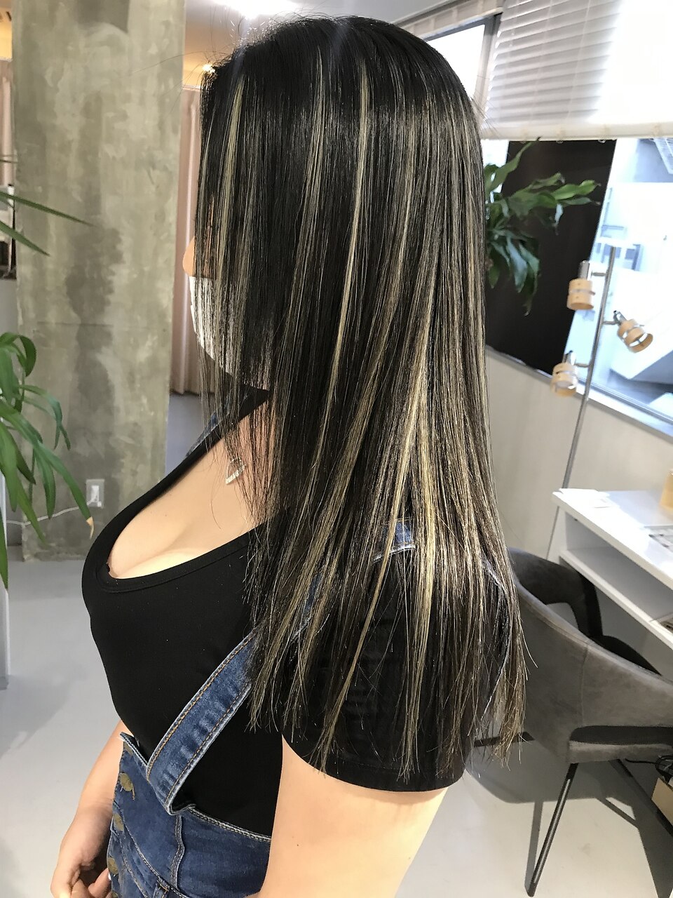 アッシュブラックホワイトハイライト：L076332407｜キング 枚方