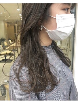 ヘアデザイン ソラ(Sola) ハイライトダークアッシュ暗髪透明感カラー ウェーブロング