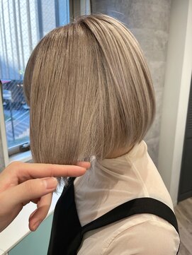 ルーブ トウキョウ(Loob. TOKYO) White milk tea【ハイトーン.ケアブリーチ.ダブルカラー.池袋】