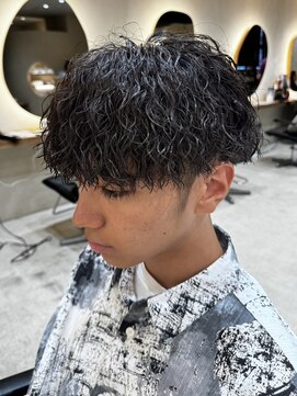 ヒビヲ(HIBIO) ツイストスパイラルパーマツイストパーマセンターパートマッシュ