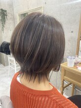 スリーセブントウキョウ(37-Tokyo) チャコールグレーの艶々くびれミディ