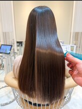 "本物の弱酸性ストレートパーマ"極限までダメージを削減したストレート施術。