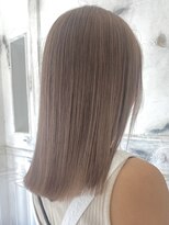 カムジーヘッドカミノウラ(COMEGHEAD KAMINOURA)&nbsp;上乃裏ダブルカラーくびれボブイルミナカラー顔周りレイヤーボブ