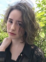 ルーヴェ(LOWE)&nbsp;ナチュラルハイライトに寝ぐせ風ボブ