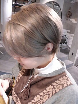 ロリム(RorriM) ハイトーンショート　シルバーベージュ