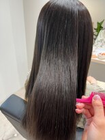 アメリ(ameri)&nbsp;【ameri satomi】縮毛矯正×エメラルドカラー