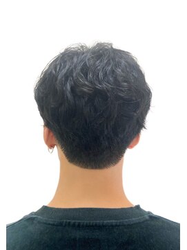 黄ぐまくん美容室 メンズ　ツーブロック　ショート