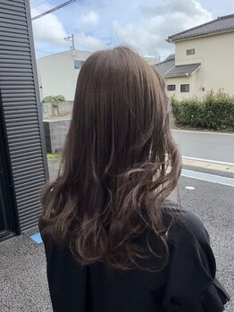 フィーロ(FILO)の写真/ただの白髪染めではなくナチュラルなグレイカラーで上質な仕上がり♪ぼかしが得意！お気軽にご連絡ください