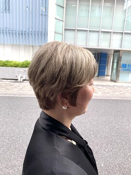 オーガニック アトリエ 大宮(organic+atelier) 20代30代40代抜け感ショートレイヤーミルクティベージュ