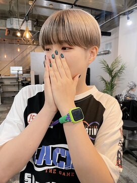 コモダ 神戸三宮(comoda) インナーカラー / マッシュショート / ミルクティーベージュ