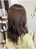 オリーブベージュ系カラーで柔らかく優しい印象に