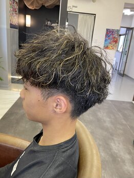 ブリックヘアー(BLICK Hair)の写真/BLICKで骨格を見極めた貴方に合うパーマを◎シンプルだけどかっこいいstyleで、仕事もプライベートも充実！