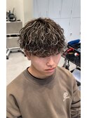 波巻きツイストスパイラルツーブロック刈り上げメンズパーマ