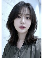 アンブレラカラーミディアムヘアショートカットセミロング50代