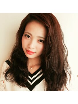 トロニー(TLONY) ナチュラルピンクレッドカラーでツヤ感を。