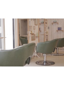 アットホームなお店で小さなお子様連れでも通いやすい！ご家族でキレイになれるサロン♪