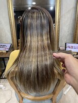 アンフィシュピトロワ(AnFye spi tlow)&nbsp;ハイライトの方をジュエリーシステム×LULUTr×縮毛矯正で艶髪♪