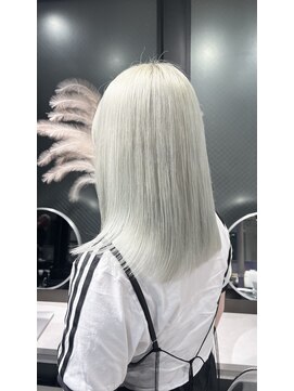 シンシェアサロン 原宿店(Qin shaire salon) ホワイトブロンド ハイトーンカラー ブリーチカラー