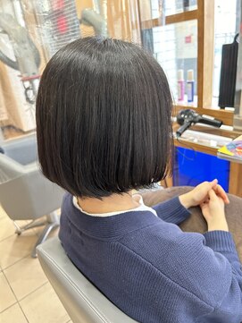 スタジオ アルファプラス 日暮里店(studio α+) ステップボーンカットカットボブショートハイライト白髪ぼかし