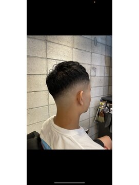 フランクスバーバー アンド ビアークラブ(FRANK'S BARBER and BEER CLUB) ミドルハイスキンフェードベリーショートF