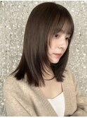 ストレートスタイルでも可愛いミディアムレイヤー◎