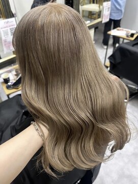 リア(riah) ダブルカラーミルクティーベージュレイヤーカット韓国ヘア