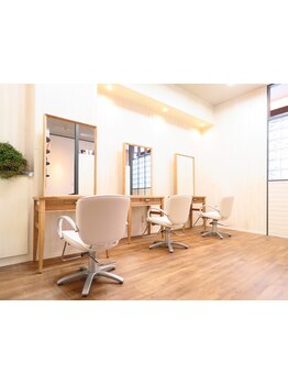 女性スタッフのみ!居心地のいい温かな空間で、実力派Stylistがマンツーマンで担当する女性に優しいサロン♪