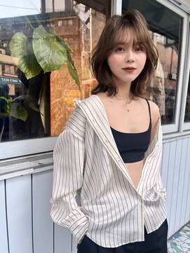 ロンドプロフィール 浦和(Lond profil) くびれ顔まわりレイヤー外ハネ韓国風ヘア