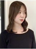 動きのあるミディアムレイヤーと赤みを消したオリーブベージュ