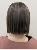 イメチェンホワイトブロンド外ハネボブ美髪ワイドバング