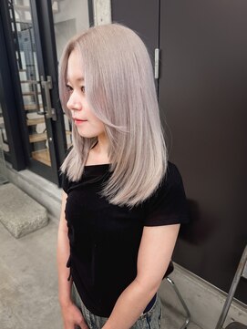 キオクエコ(KIOX eko) ホワイトベージュ/リタッチ/レイヤーカット/ハイトーン/髪質改善