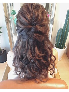 ラウレア 博多店(laulea) ☆ふわふわねじりハーフアップ☆