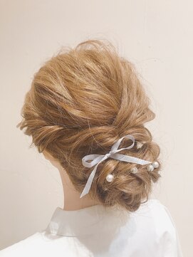 ヘアサロン トラヴィス(hair salon Travis) 編み込みを使ったシニヨンアレンジ