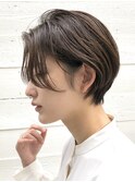 ココアブラウン　ショートボブ　長め前髪　ミルクティーブラウン