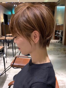 ビュー フクオカ(VIEW FUKUOKA) 大人かわいい美髪ホワイトグレージュ ネビージュショートボブ