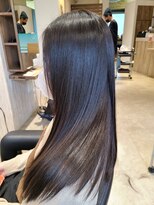 ヘアサロン フラット(hair salon flat) 大人可愛い黒髪ロングストレート滑らかツヤ髪髪質改善ハリウッド