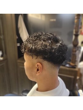 バレス 田町(BALES) [スキンフェード/ツイストスパイラル/田町]