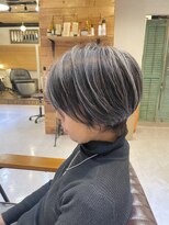 チリンバイロストシティー(Chillin by LOSTCITY)&nbsp;白髪ぼかしハイライトショートボブショートカット