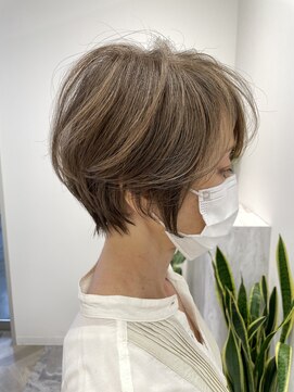 エレ 博多(ere) 大人美人ショート/レイヤーカット/白髪ぼかし博多