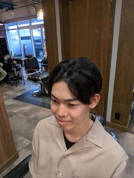 ワンワンオー バーバーショップ コンチネンタル(@110 BARBER SHOP continental) センターパート